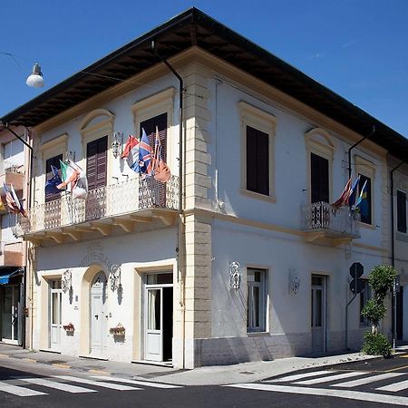 Hotel La Petite Maison Viareggio Exteriör bild
