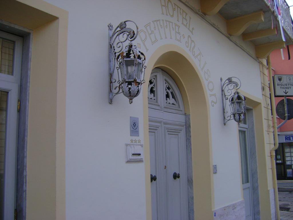 Hotel La Petite Maison Viareggio Exteriör bild