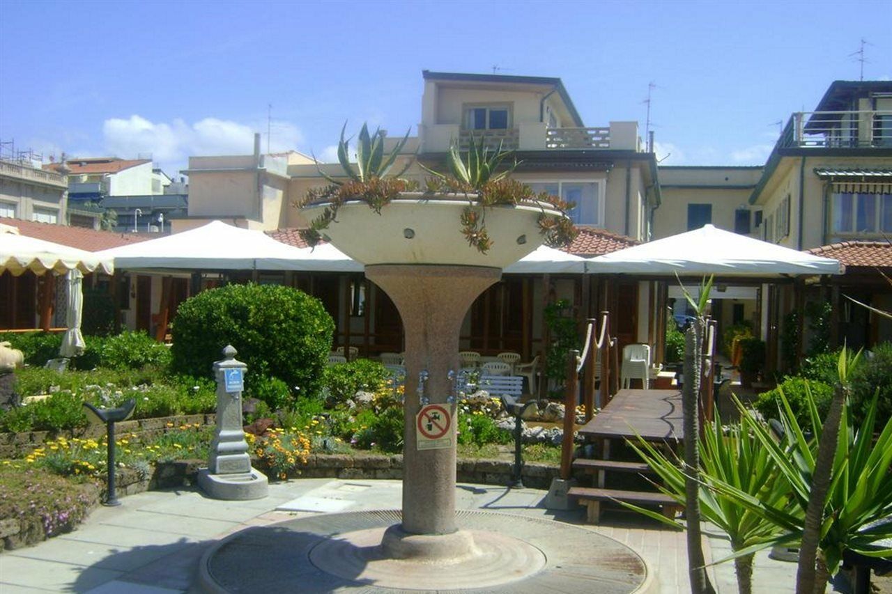 Hotel La Petite Maison Viareggio Exteriör bild